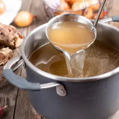 Jakie zupy dla cukrzyka pomogą w utrzymaniu zdrowia i smaku?