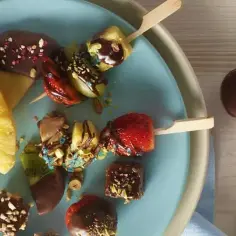 Co do fondue czekoladowego? Idealne dodatki i przepisy na deser