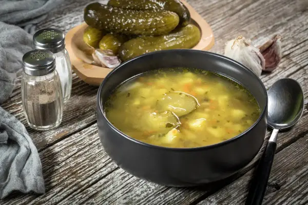 Zupa ogórkowa - Jak doprawić, by smakowała najlepiej?