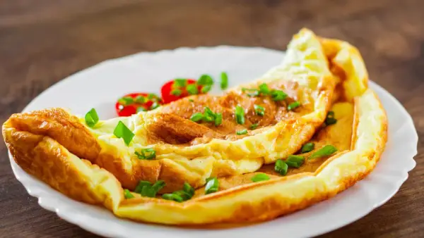 Omlet idealny - puszysty i nieprzesuszony? Sprawdź, jak go zrobić!