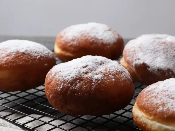 Szybkie pączki z piekarnika - lekkie i puszyste bez smażenia!