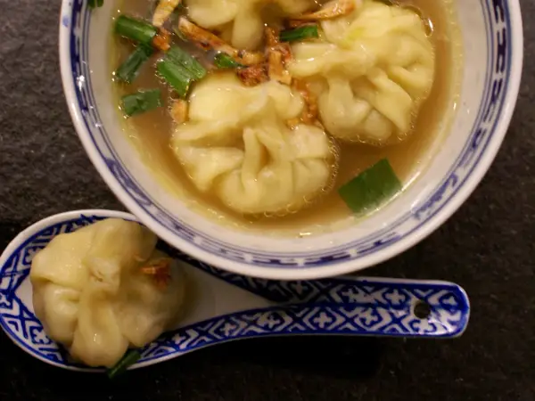 Zupa Wonton - Jak zrobić idealną w domu? Prosty przepis!