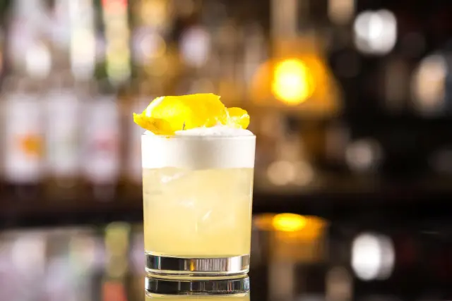 Whisky sour w domu - proporcje, pianka i korekta smaku